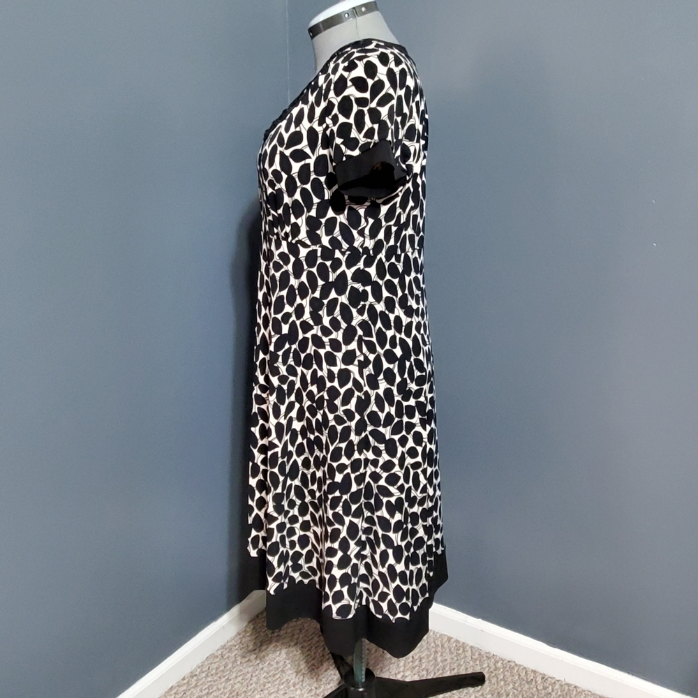 Apt 9 Black and White Patterned Midi Dress Faux Gem Neckline Size Large - Picture 4 of 8